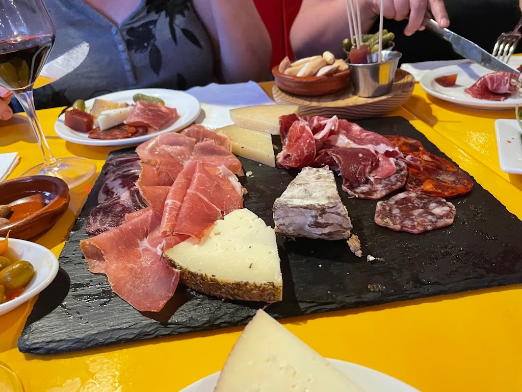 OLE Tapas | 132 Rue Ste Anne, Sainte-Anne-de-Bellevue, QC H9X 1M4, Canada | Phone: (514) 457-0404