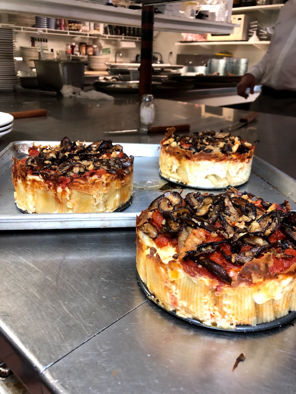 The Barracks Inn Restaurant & Bar | 42 Pike Rd, Sackets Harbor, NY 13685, USA | Phone: (315) 486-4542