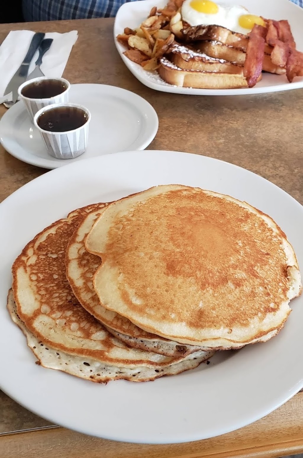 Spinnaker Cafe | 2417 Golf Course Dr #11, Blind Bay, BC V0E 1H2, Canada | Phone: (250) 675-2238