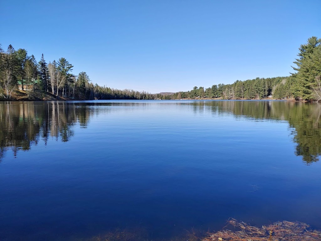 Plage privée - Les Chalets Double K | 172 Av du Lac-à-la-Perchaude, Saint-Alexis-des-Monts, QC J0K 1V0, Canada | Phone: (819) 995-4879