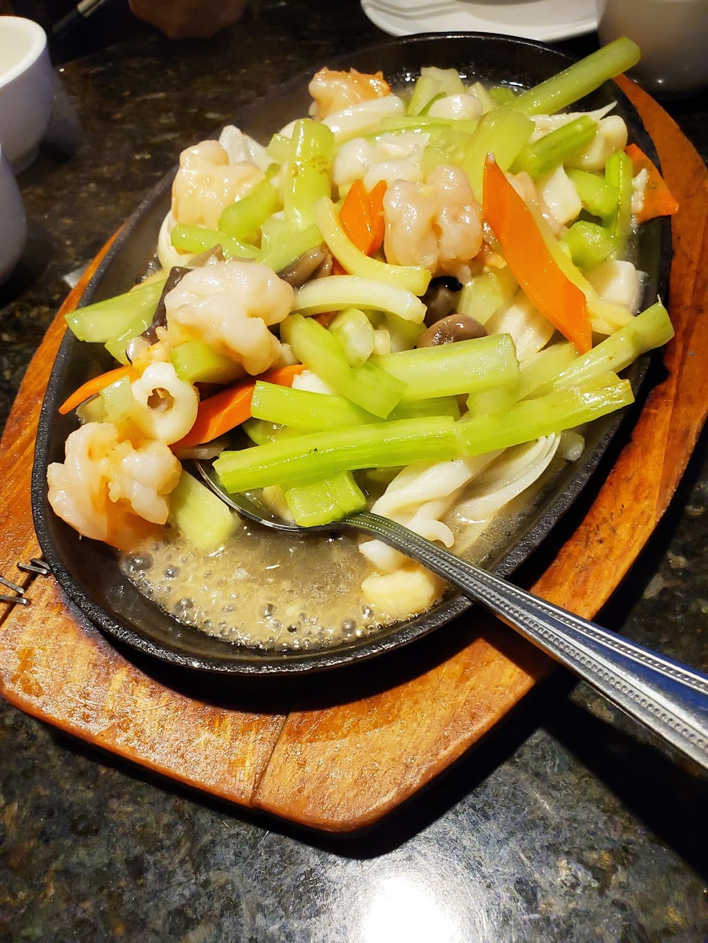 Beijing Legend | 1800 Bank St, Ottawa, ON K1V 0W3, Canada | Phone: (613) 737-5588