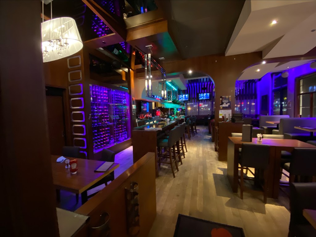 Rôtisserie St-Hubert | 135 Bd Céline-Dion, Charlemagne, QC J5Z 3L6, Canada | Phone: (514) 385-5555
