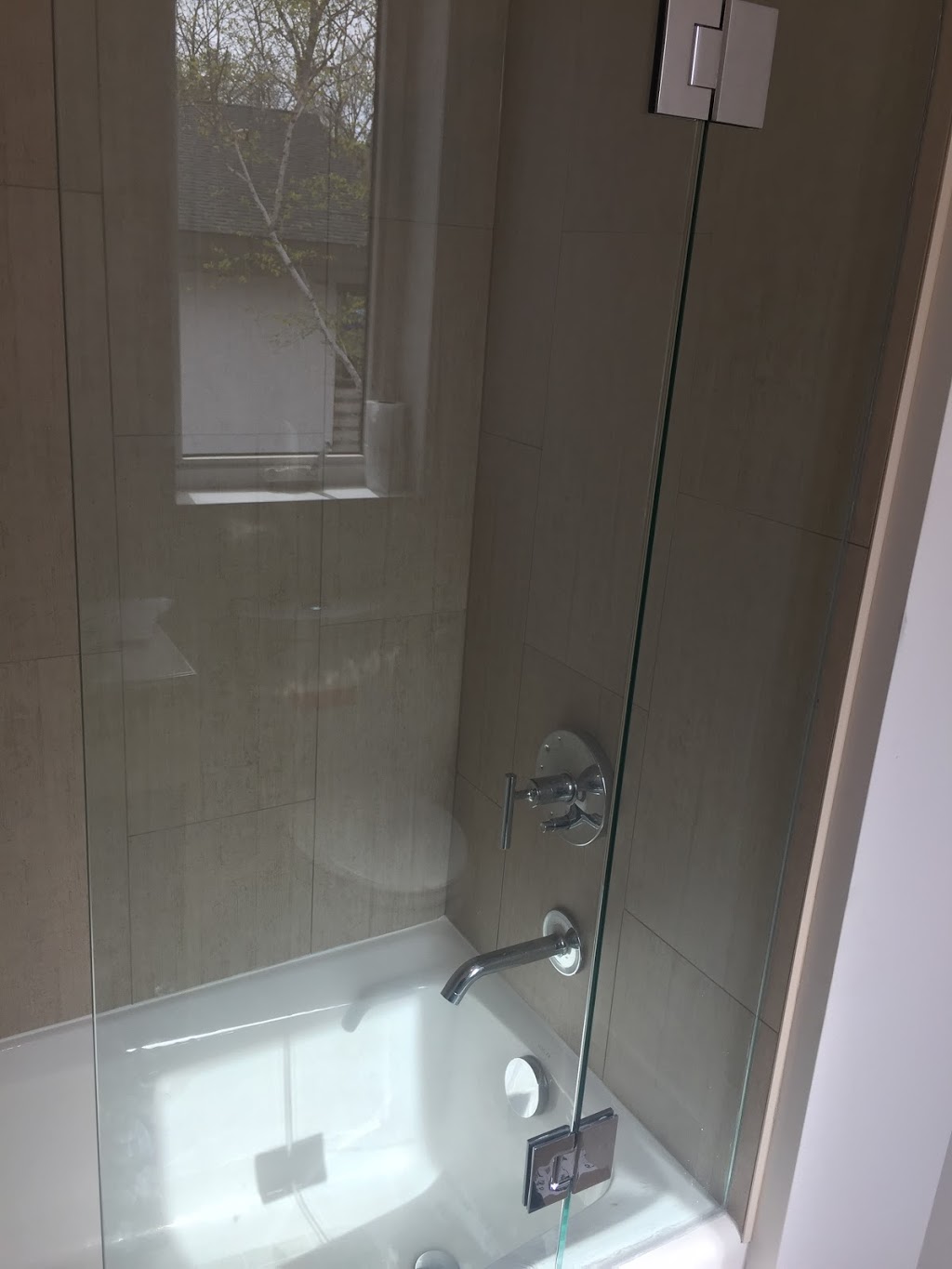 Hectors Glass and Mirror | 1085 Ruttans Rd W, Gravenhurst, ON P1P 1R3, Canada | Phone: (705) 205-6967