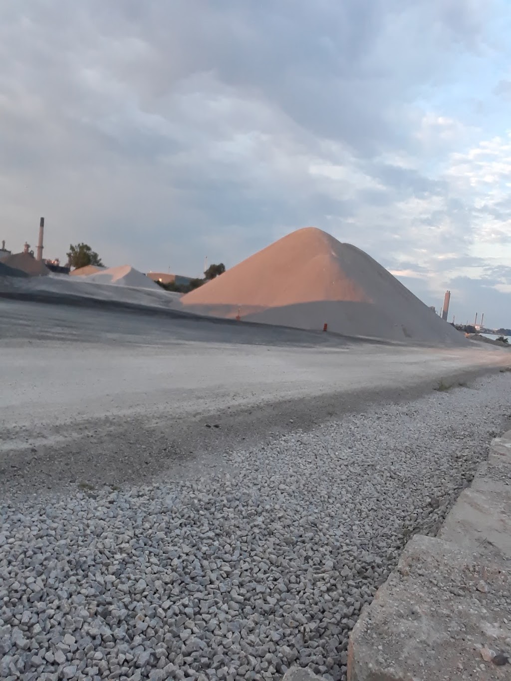 Lafarge Canada | 100 Clifford St, Sarnia, ON N7T 8C4, Canada | Phone: (519) 332-1557