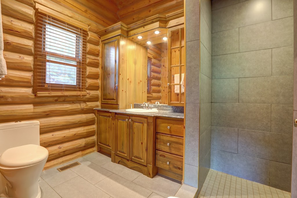 Chalet no. 68 by Fiddler Lake Resort (Cerf-Deer) | 31 Chem. Fiddleridge Resort, Mille-Isles, QC J0R 1A0, Canada | Phone: (800) 721-0371