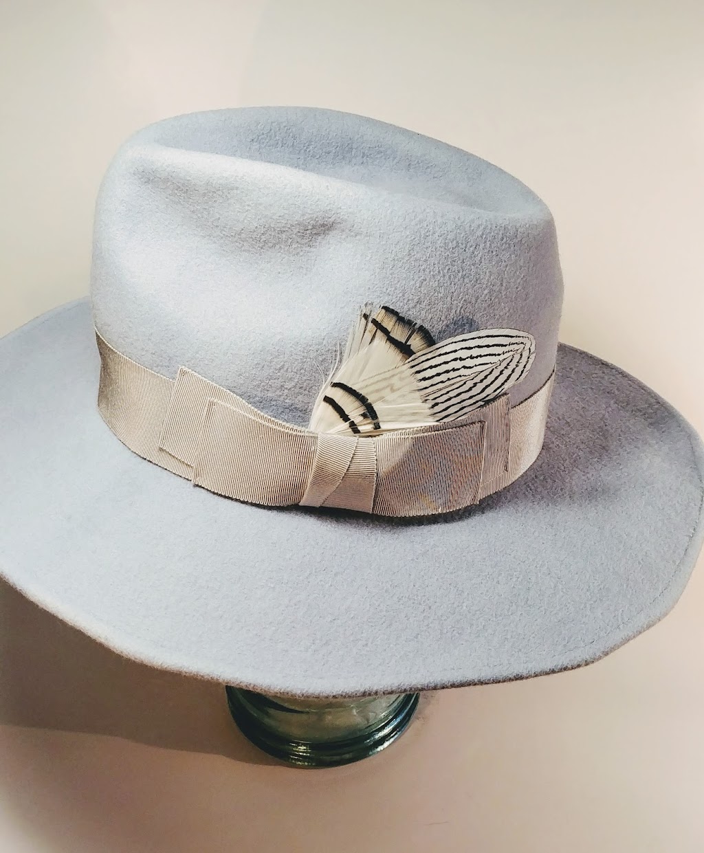 Le Petit Chapeau | 217 Mary St, Orillia, ON L3V 3E5, Canada | Phone: (705) 330-6814