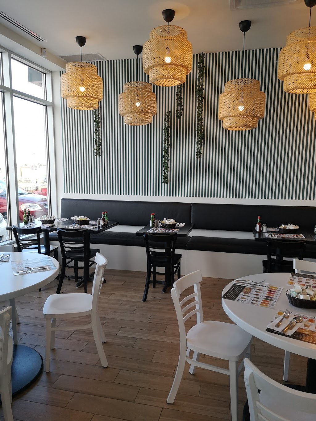 LOeufrier Varennes | 1627 QC-132, Varennes, QC J3X 1P7, Canada | Phone: (450) 985-1062