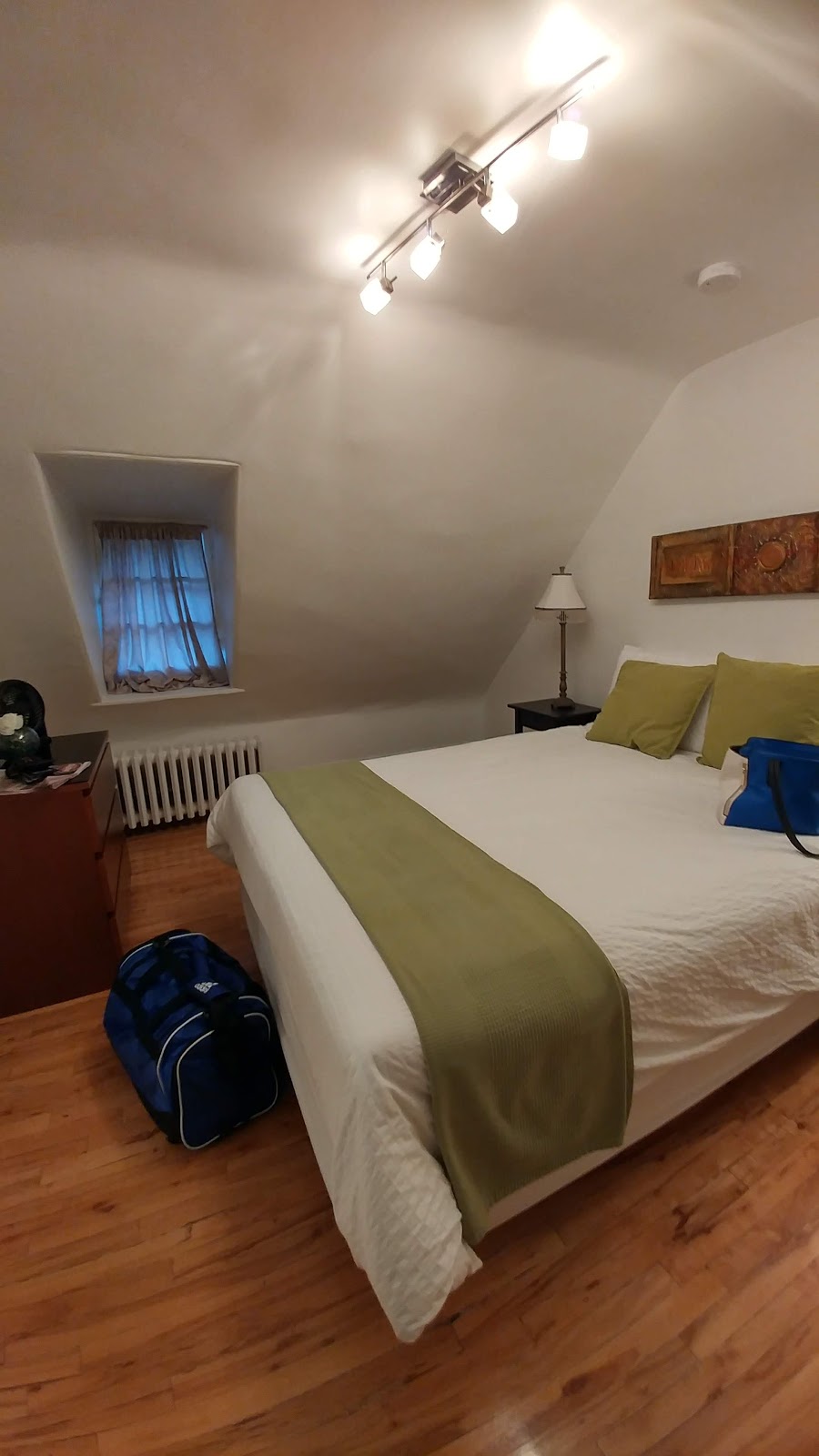 Les Maisons Montcalm | 1216 Cr du Général de Montcalm, Québec, QC G1R 3G4, Canada | Phone: (581) 777-3337