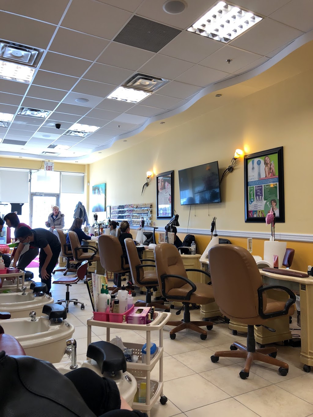 Oakville Nice One Nails | 2501 Third Line, Oakville, ON L6M 5A9, Canada | Phone: (905) 847-2501