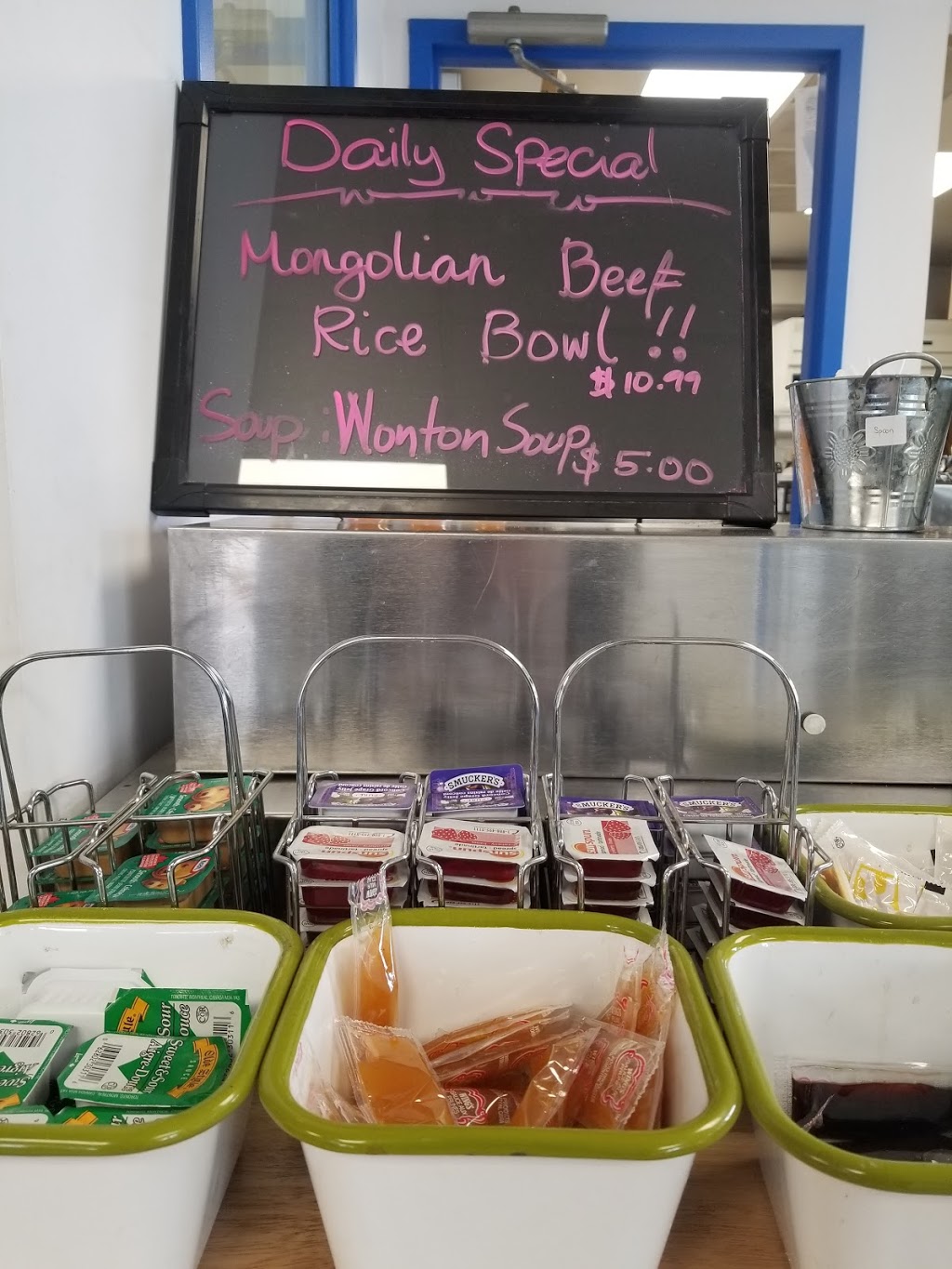 Davao Baby Diner | 16350 130 Ave NW, Edmonton, AB T5V 1J8, Canada | Phone: (780) 710-6061