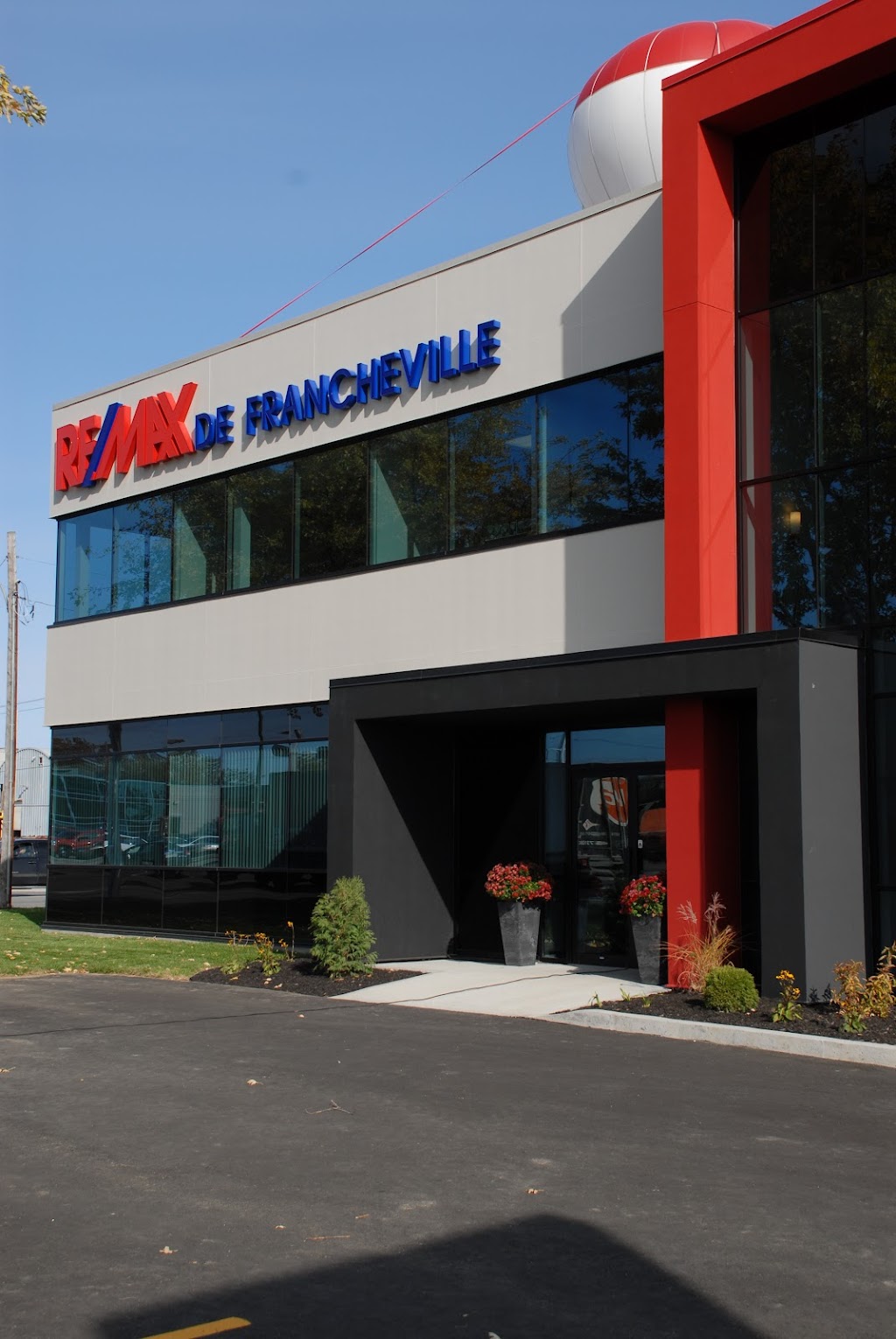 Joliane Villeneuve, courtier immobilier | 16980 Bd des Acadiens, Trois-Rivières, QC G9H 1L7, Canada | Phone: (819) 384-5428