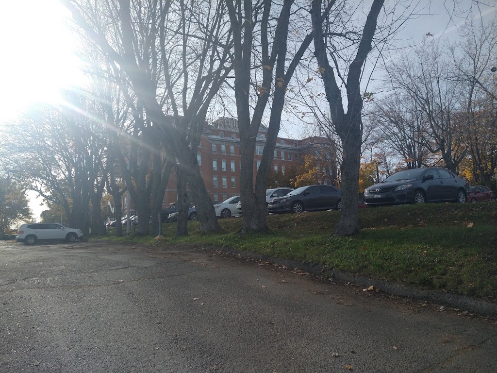 Centre dhébergement de Rivière-du-Loup | 28 Rue Joly, Rivière-du-Loup, QC G5R 3H2, Canada | Phone: (418) 868-1000