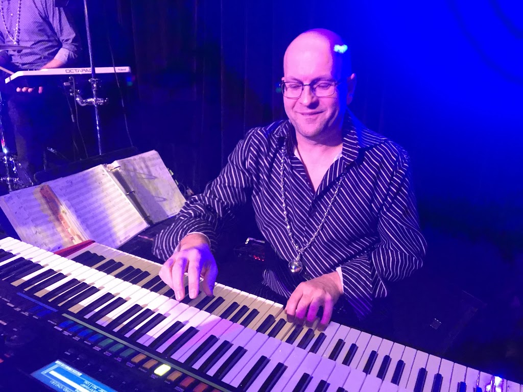 SOPHISTOCCASION SHOWBAND | 1852 Rue Beaulac, Saint-Laurent, QC H4R 2E7, Canada | Phone: (514) 570-5770