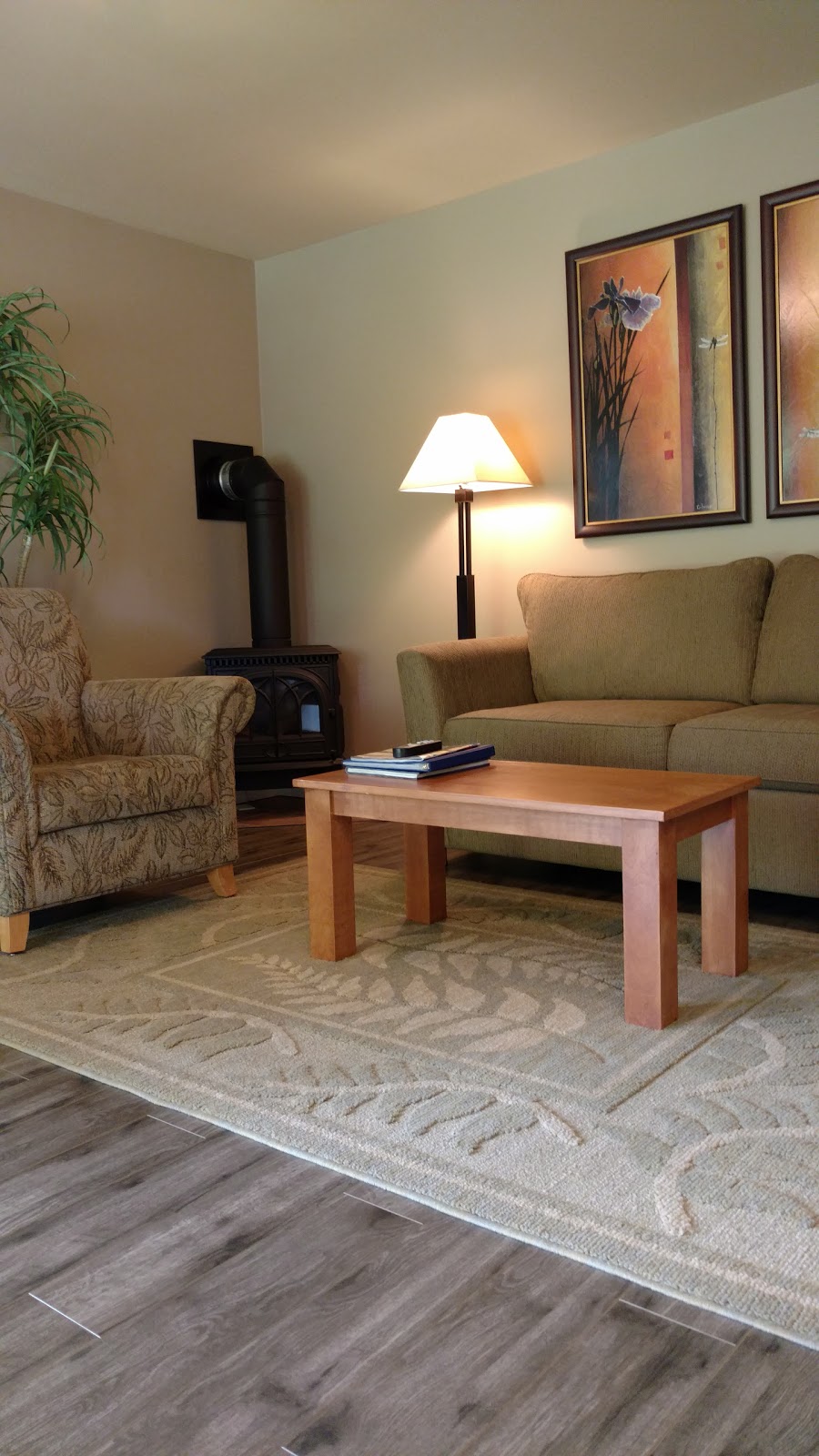 Nestledown Bed & Breakfast | 7655 Eureka Ave, Halfmoon Bay, BC V0N 1Y1, Canada | Phone: (604) 885-5570