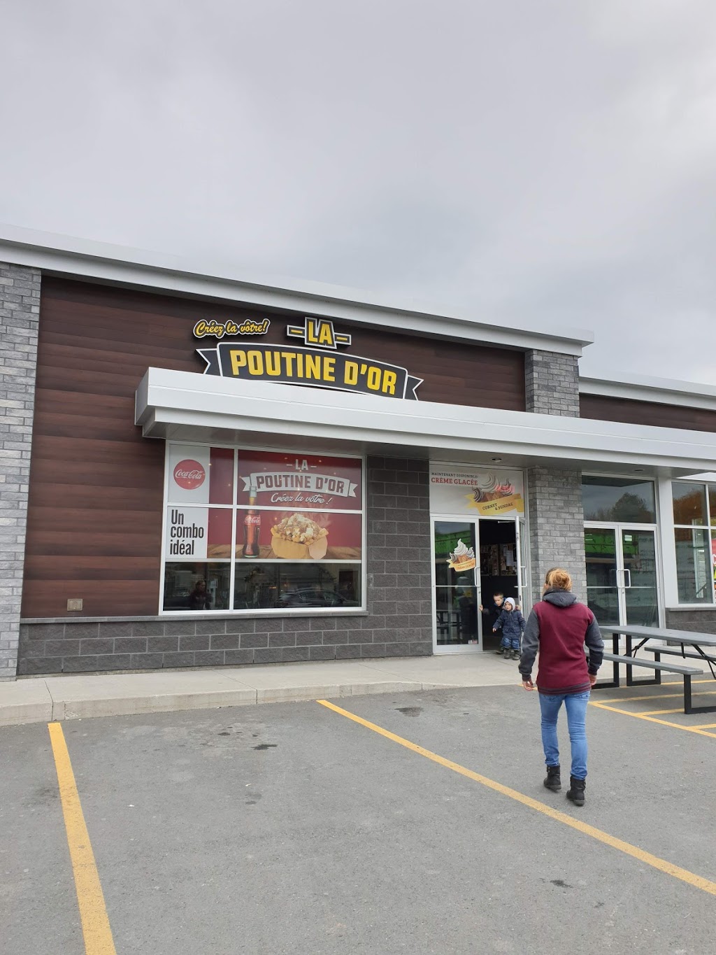 La Poutine Dor | 960 Boulevard Dionne, Saint-Georges, QC G5Y 5B8, Canada | Phone: (418) 221-7889