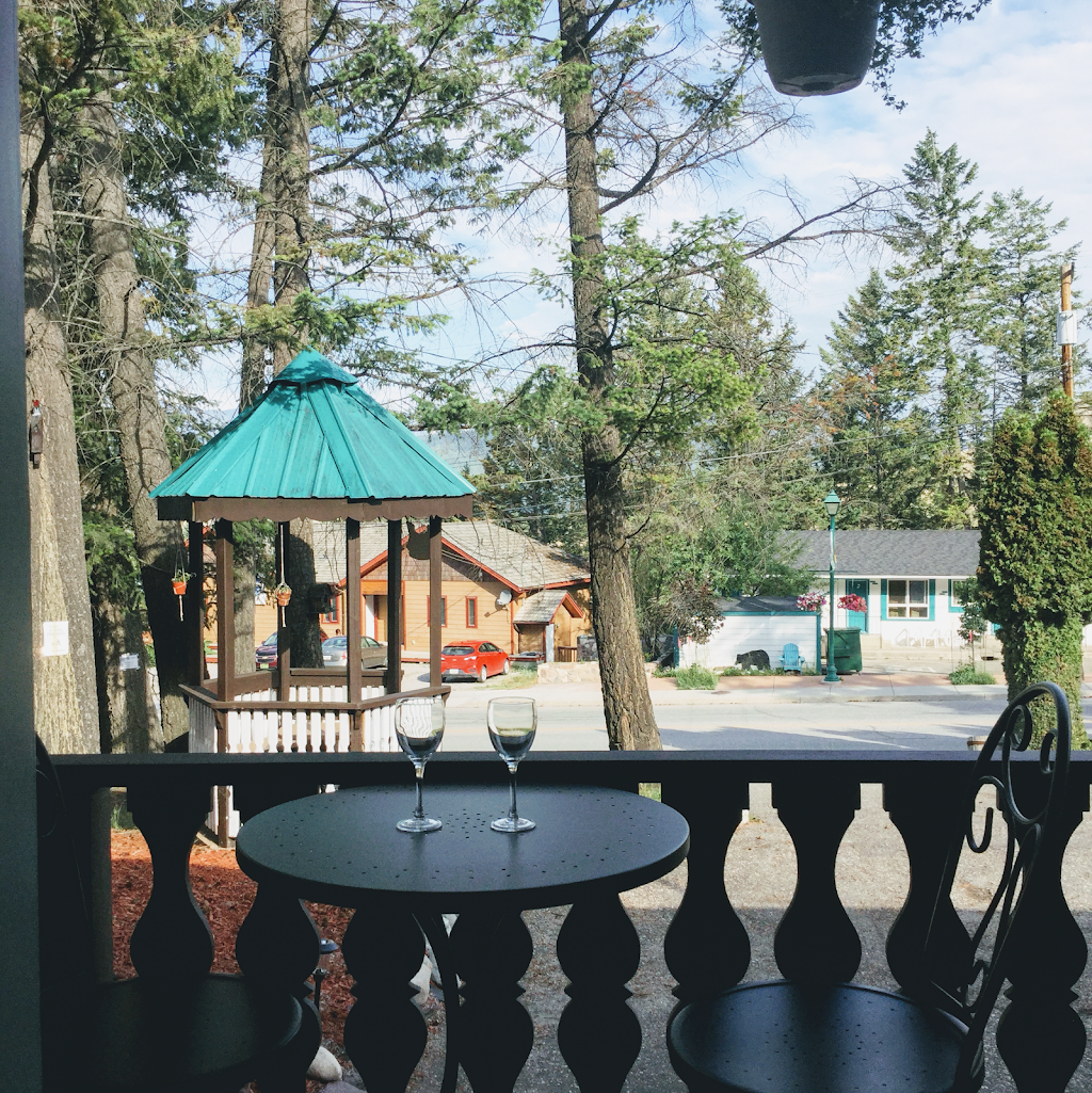 Celadon Lodge | 5000, BC-93, Radium Hot Springs, BC V0A 1M0, Canada | Phone: (778) 761-0504