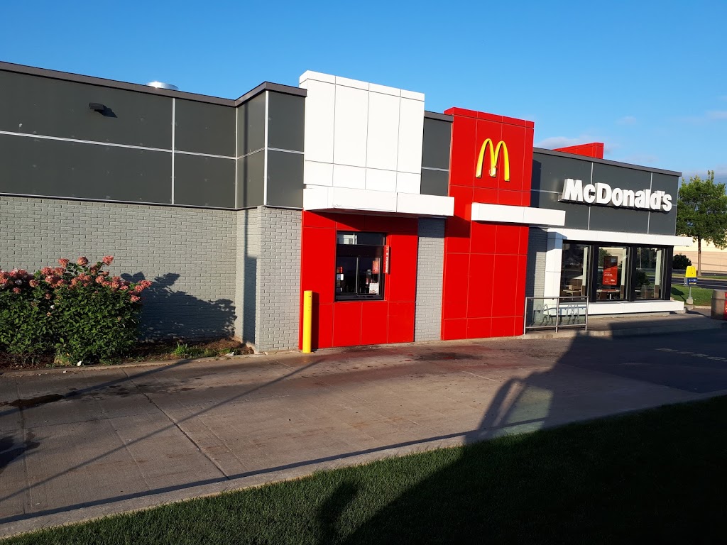 McDonalds | 4585 Boul Gene-H.-Kruger, Trois-Rivières, QC G9A 4N4, Canada | Phone: (819) 375-8202
