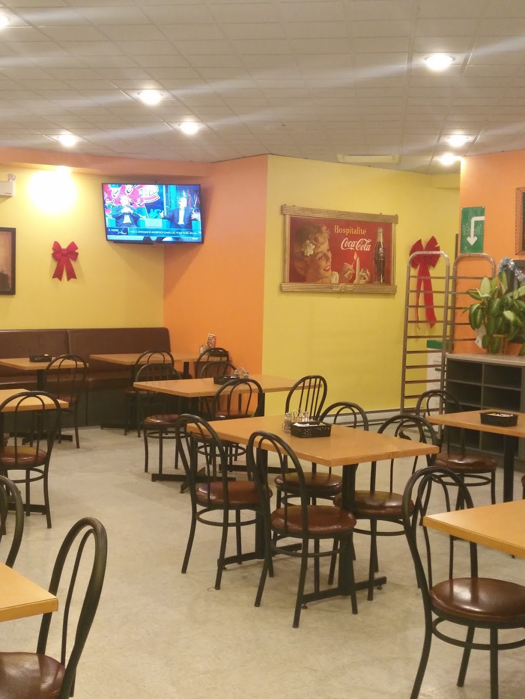 Royal Rotisserie Pizzeria | 2800 Boulevard Thibeau #1200, Trois-Rivières, QC G8T 1G2, Canada | Phone: (819) 601-1100