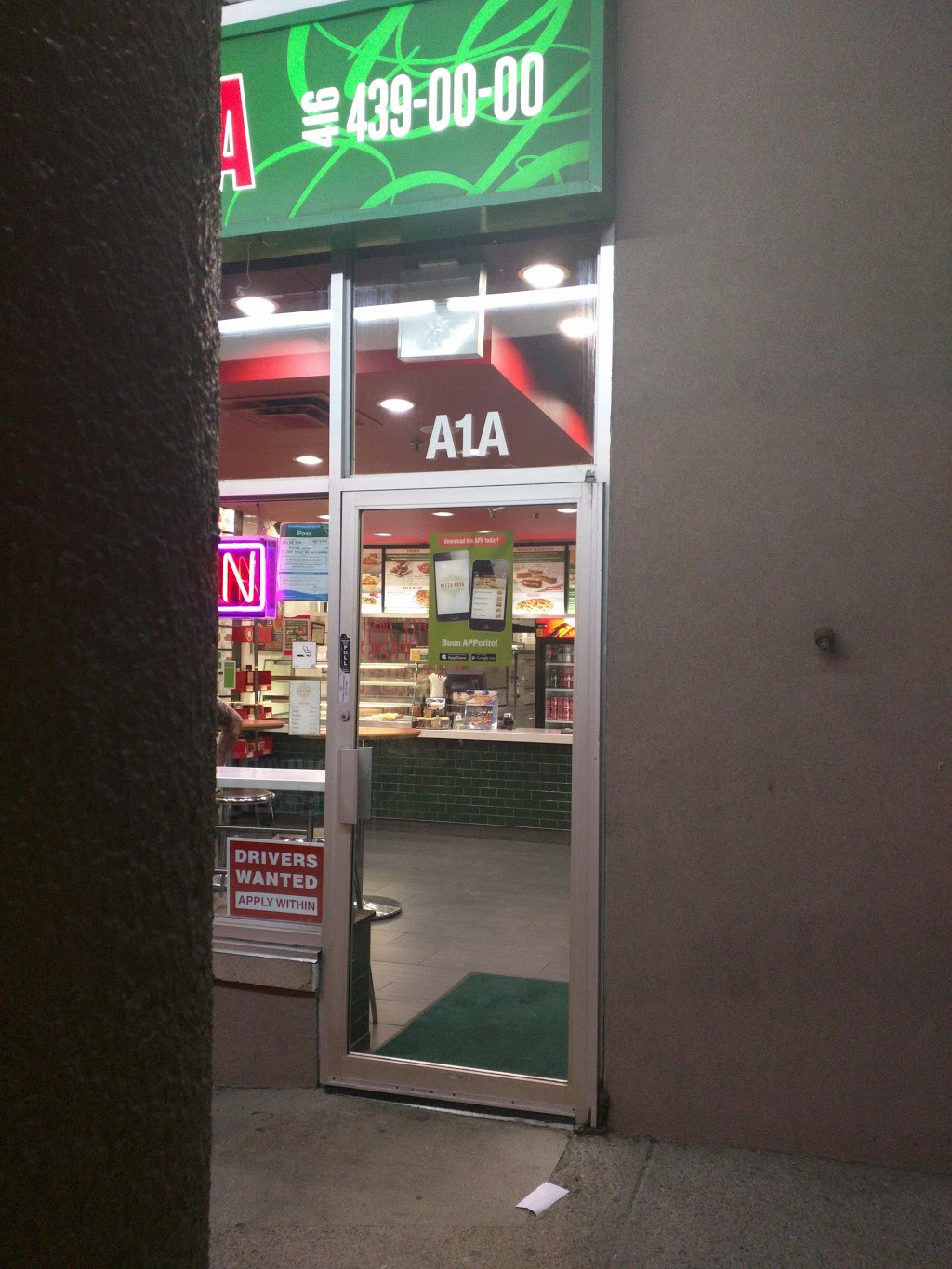 Pizza Nova | 3100 Dixie Rd, Mississauga, ON L4Y 2A6, Canada | Phone: (416) 439-0000