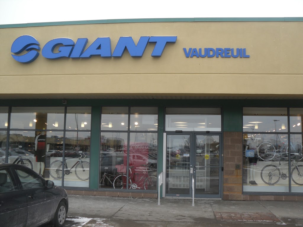 Giant Vaudreuil | 585 Avenue Saint-Charles Unit 435, Vaudreuil-Dorion, QC J7V 8P9, Canada | Phone: (450) 510-5115