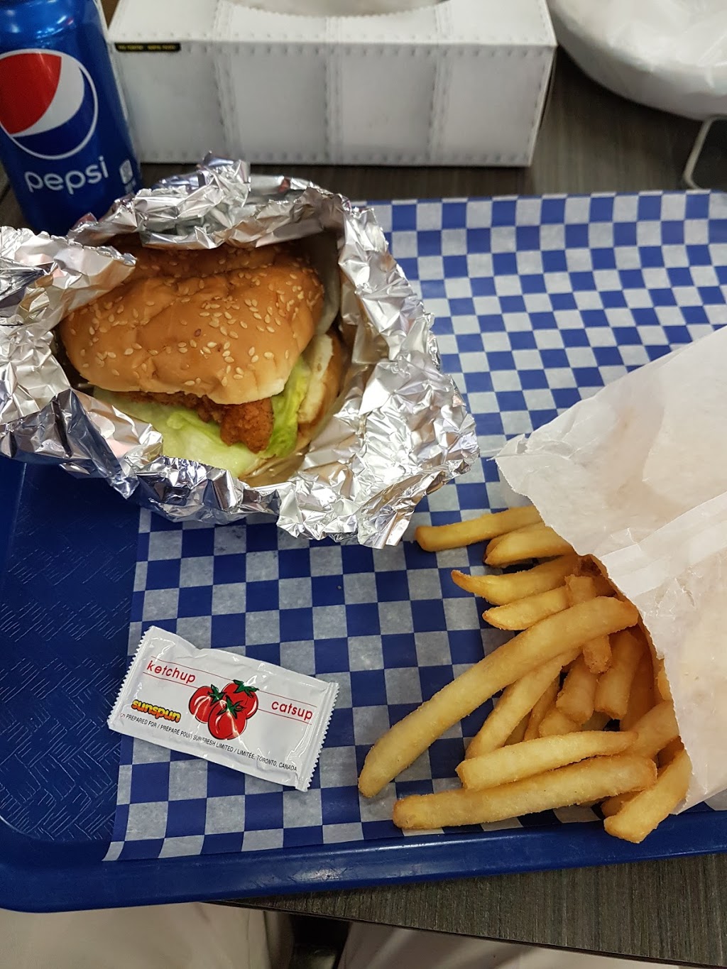 Fritou Chicken | 6350 Dewdney Ave, Regina, SK S4T 1E3, Canada | Phone: (306) 206-1338