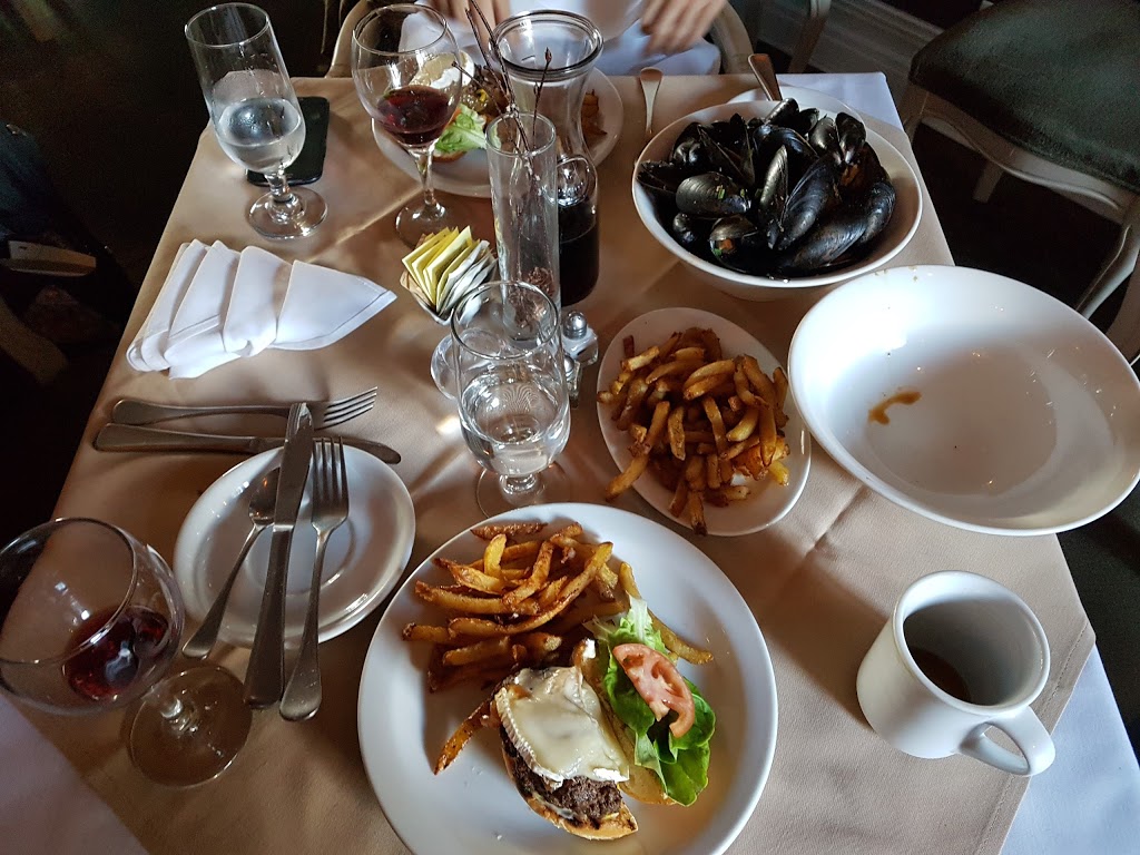 Resto Pub BordEaux | 53A Rue Sainte-Anne, Sainte-Anne-de-Bellevue, QC H9X 1L5, Canada | Phone: (514) 505-1159