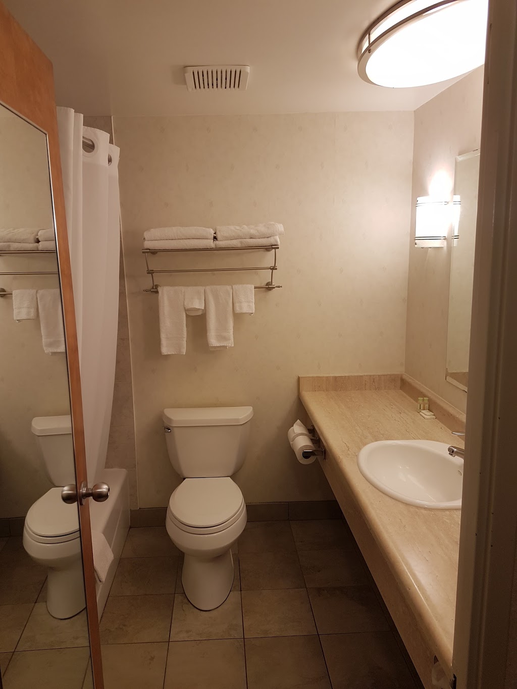 Vaughan Inn | 6700 Hwy 7, Woodbridge, ON L4L 1A5, Canada | Phone: (905) 851-2831