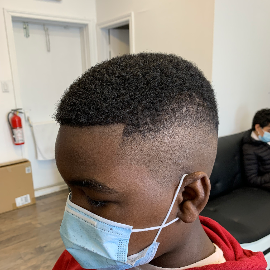 Paris barber | 5400 Grande Allée suite 3, Saint-Hubert, QC J3Y 1A4, Canada | Phone: (438) 879-4004
