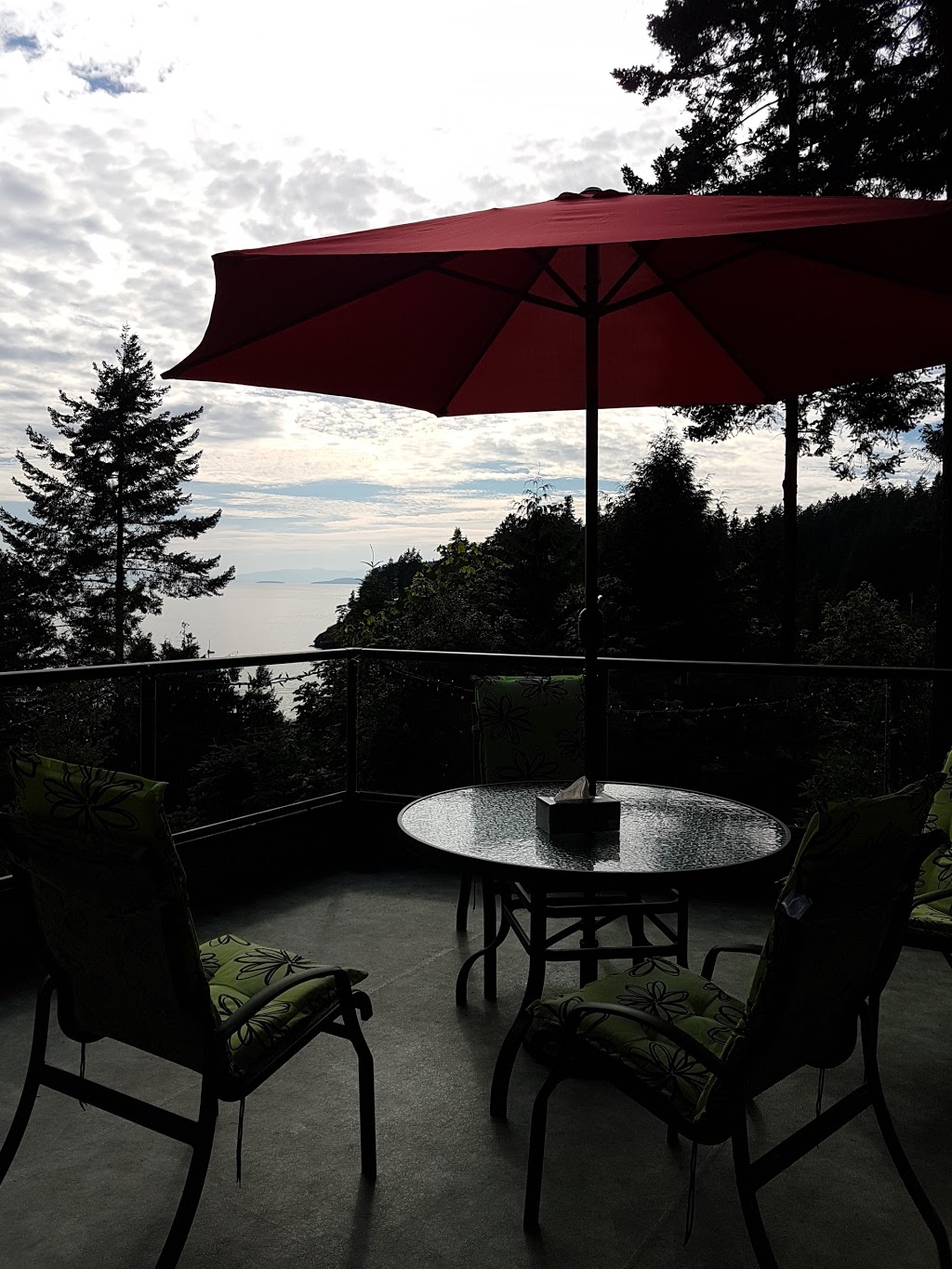 Sunshine Coast Treetop Bed and Breakfast | 6840 Sunshine Coast Hwy, Sechelt, BC V0N 3A8, Canada | Phone: (778) 458-2258