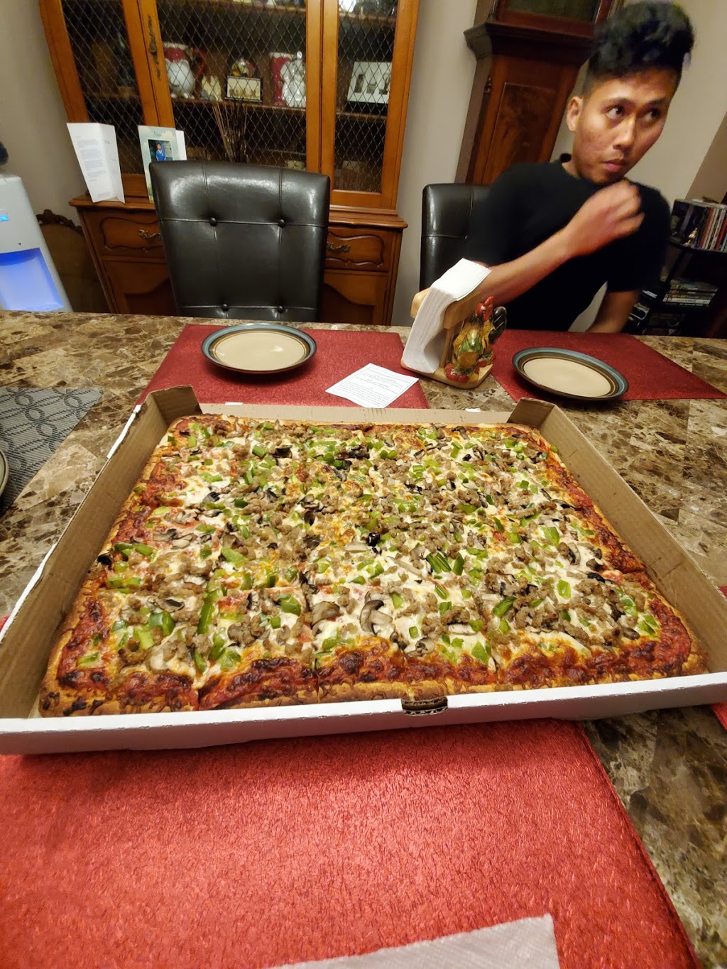 Julius Pizza | 600 Ontario, St. Catharines, ON L2N 7H8, Canada | Phone: (905) 935-7971