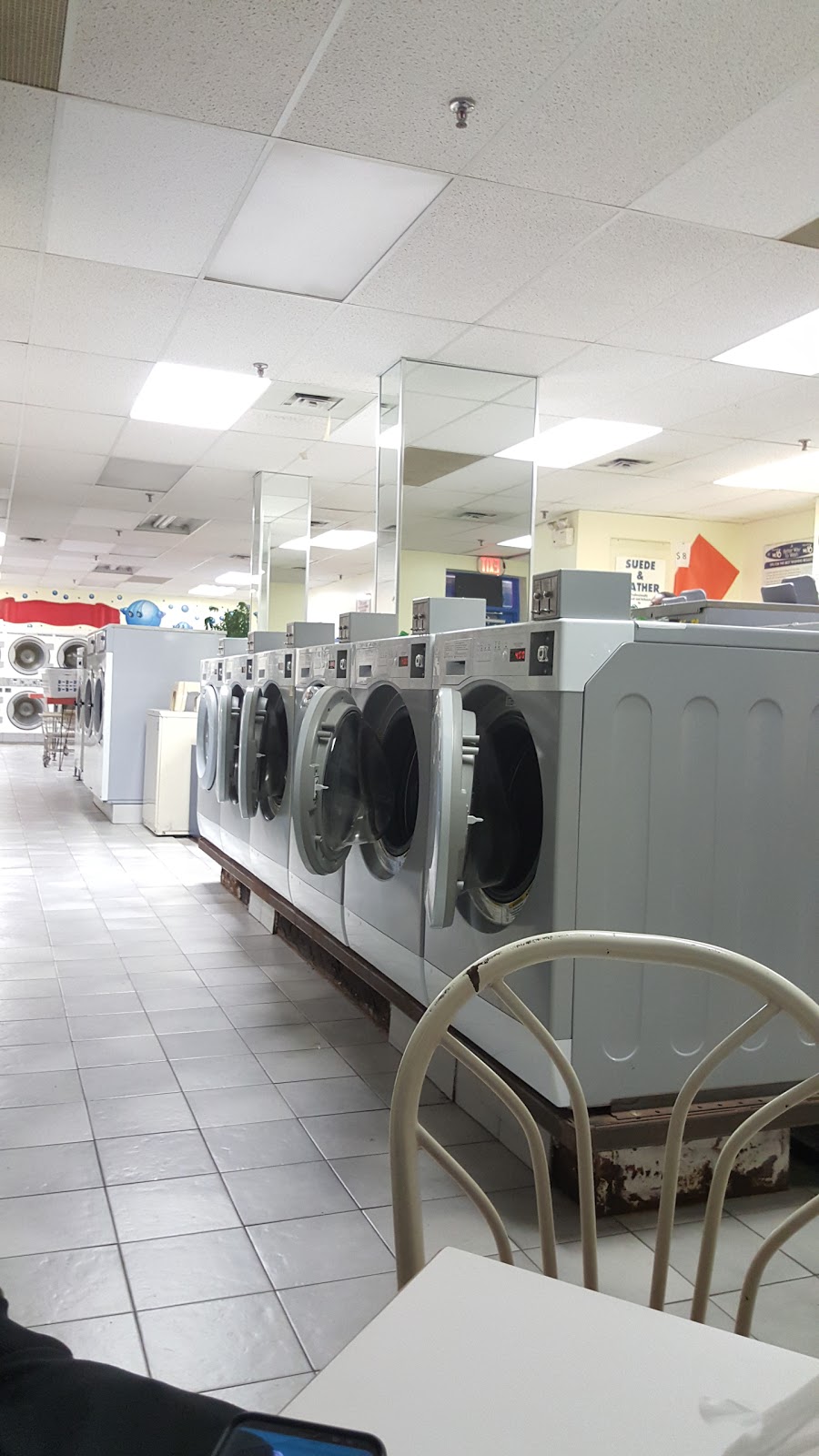 Dundas Coin Laundry | 1916 Dundas St E, Whitby, ON L1N 2L6, Canada | Phone: (905) 432-7627