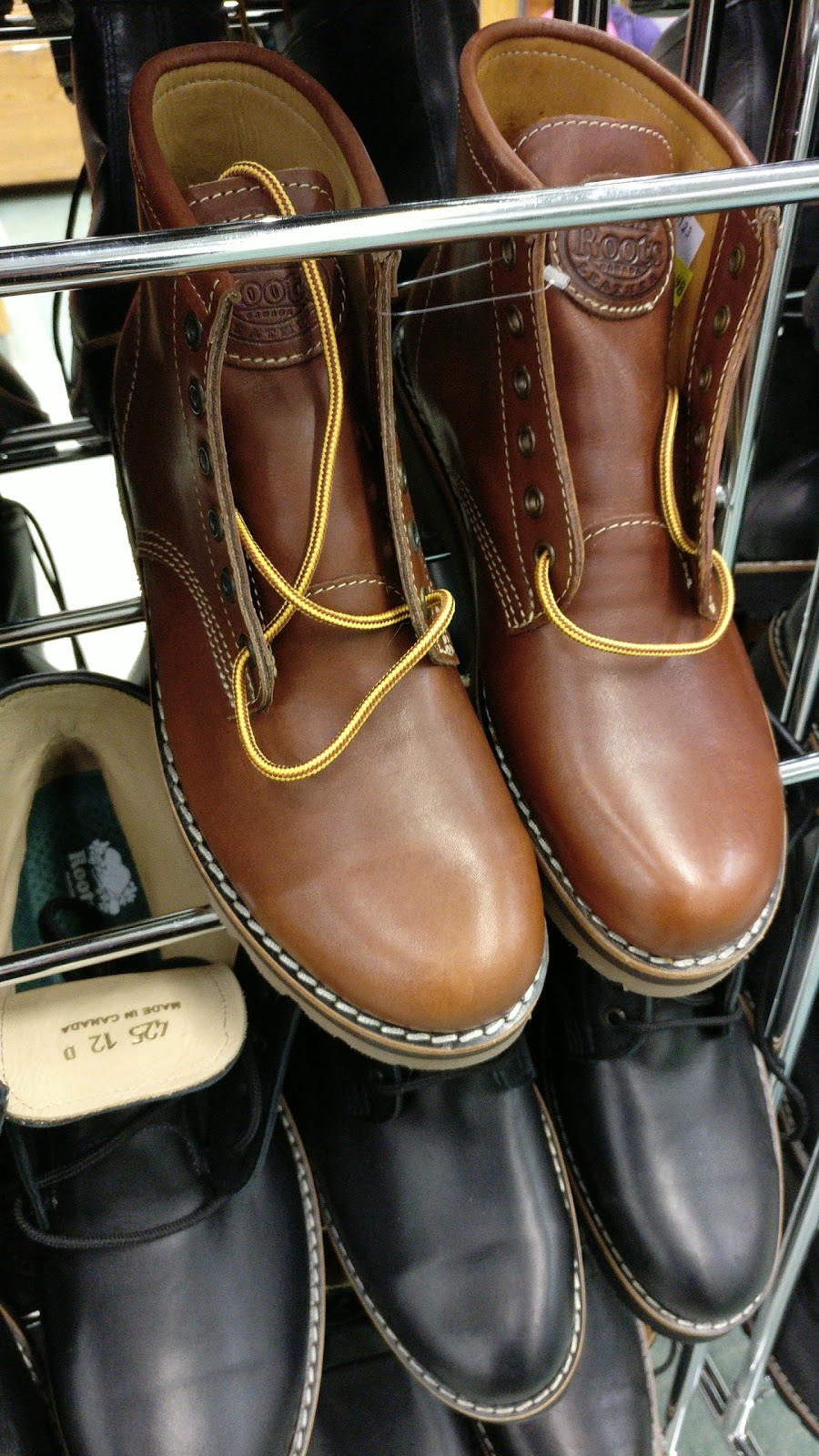 Roots | 120 Orfus Rd, Toronto, ON M6A 1L9, Canada | Phone: (416) 781-8729