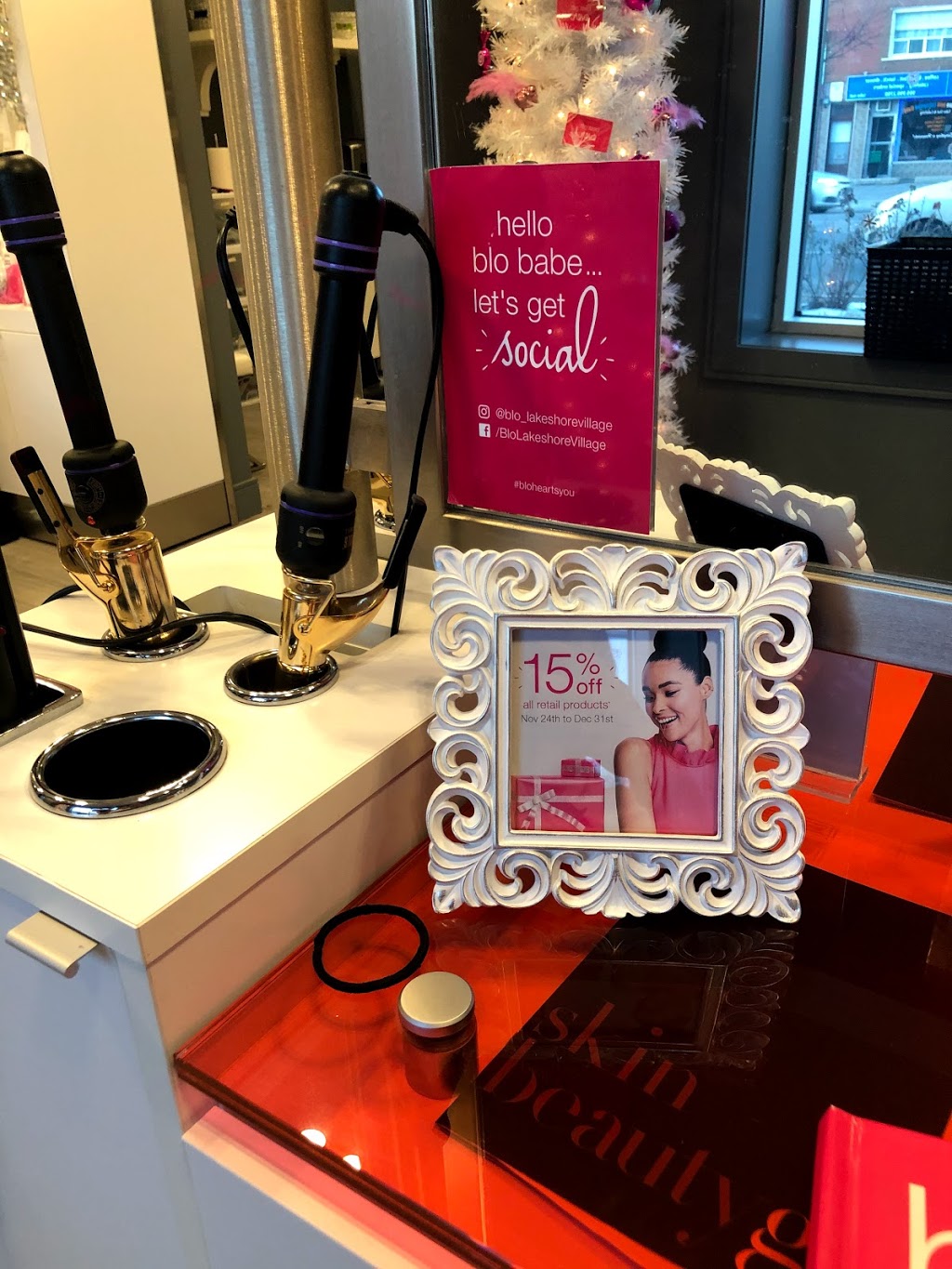 Blo Blow Dry Bar | 571 Lakeshore Rd E, Mississauga, ON L5G 1H9, Canada | Phone: (905) 274-2263