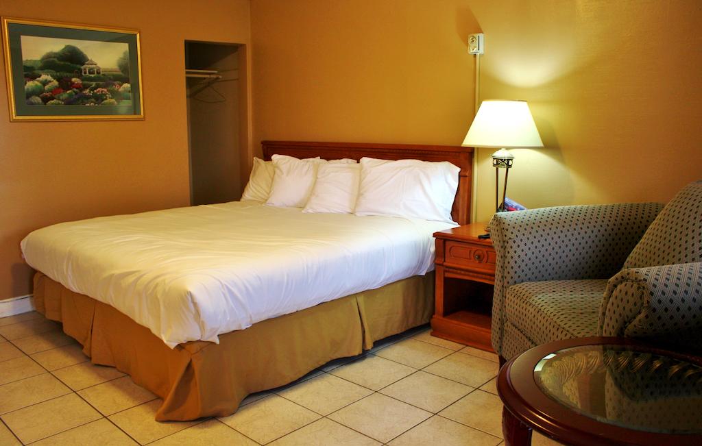 Tulip Motel | 1275 Dundas St, Woodstock, ON N4S 7V9, Canada | Phone: (519) 537-3446