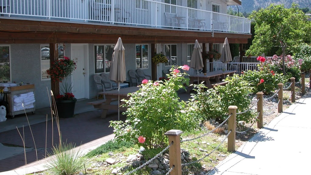 Golden Sands Resort Motel | 1028 Lakeshore Dr, Penticton, BC V2A 1C1, Canada | Phone: (250) 492-4210