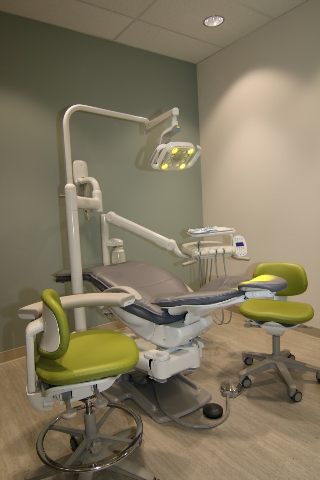 Medistar Smile Clinic | 198, 5305 Country Hills Blvd NE, Calgary, AB T3N 1B6, Canada | Phone: (403) 460-6725