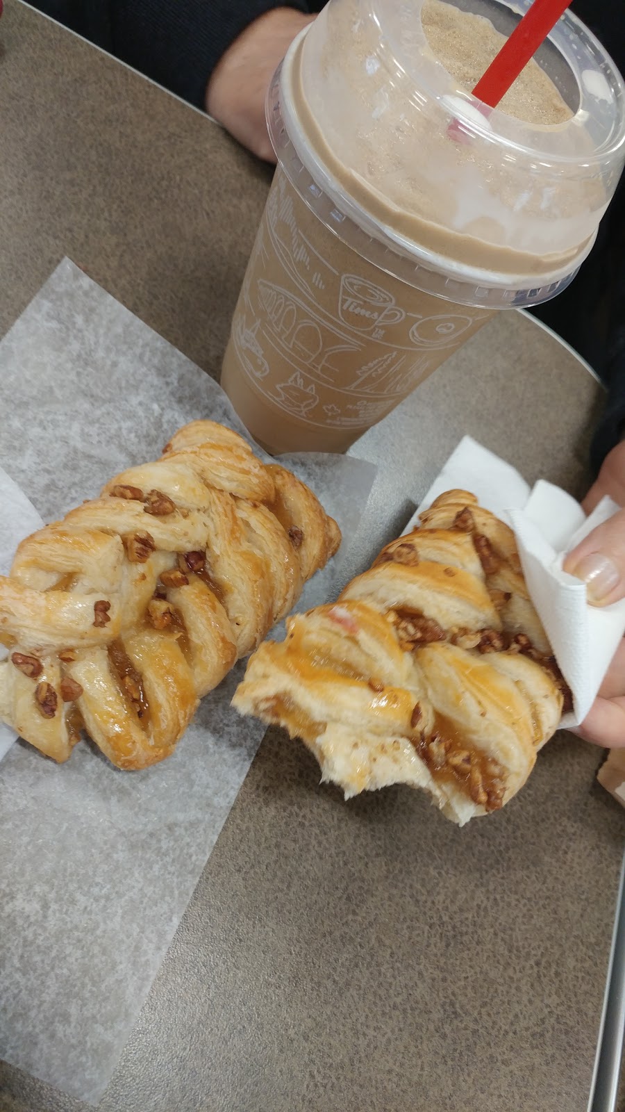 Tim Hortons | 910 Lakeshore Rd E, Mississauga, ON L5E 1E1, Canada | Phone: (905) 891-5683