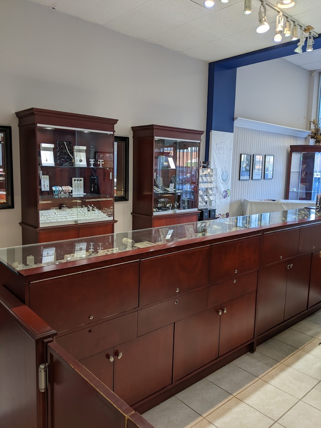 Le`s Jewellery | 2446 Bank St, Ottawa, ON K1V 1A4, Canada | Phone: (613) 733-3888