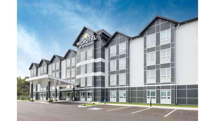 Microtel Inn & Suites by Wyndham Sudbury | 1312 Kingsway, Sudbury, ON P3B 2E5, Canada | Phone: (705) 470-6161