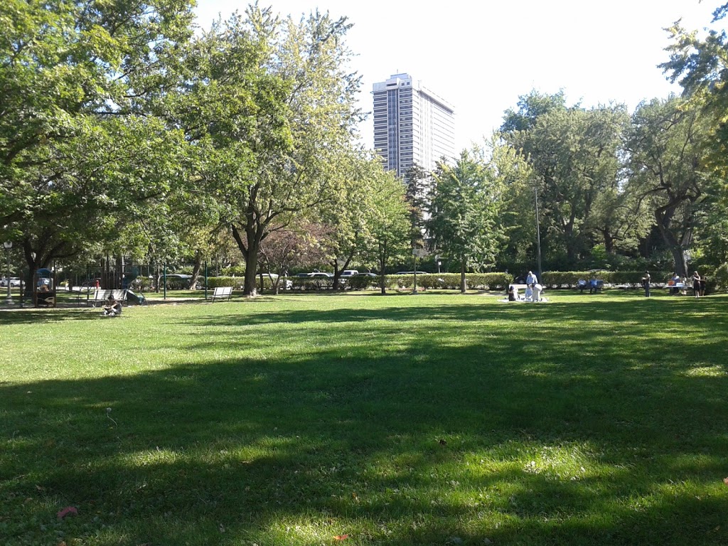 Queen Elizabeth Gardens | park | 4333 Rue Sherbrooke Ouest, Montréal, QC H3G 1E2, Canada | 6048748336 OR +1 604-874-8336
