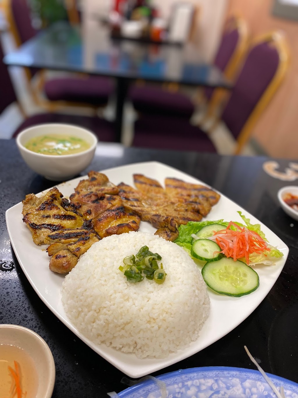 Pho Binh Minh | 5790 203 St, Langley, BC V3A 1W3, Canada | Phone: (604) 533-6938