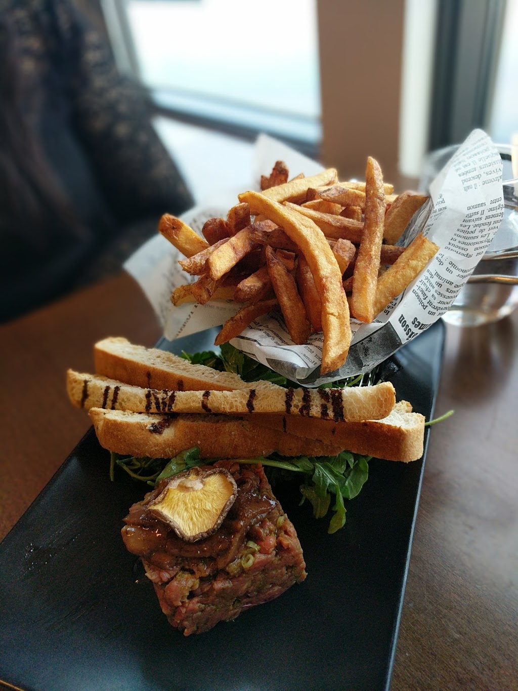 Bistro à Champlain | 39 Chemin Fridolin-Simard, Estérel, QC J0T 1E0, Canada | Phone: (450) 228-2571