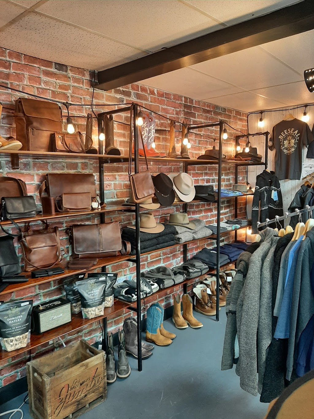 Canadian Beeseal Boutique | 3818 Rue Principale, Dunham, QC J0E 1M0, Canada | Phone: (450) 295-1212