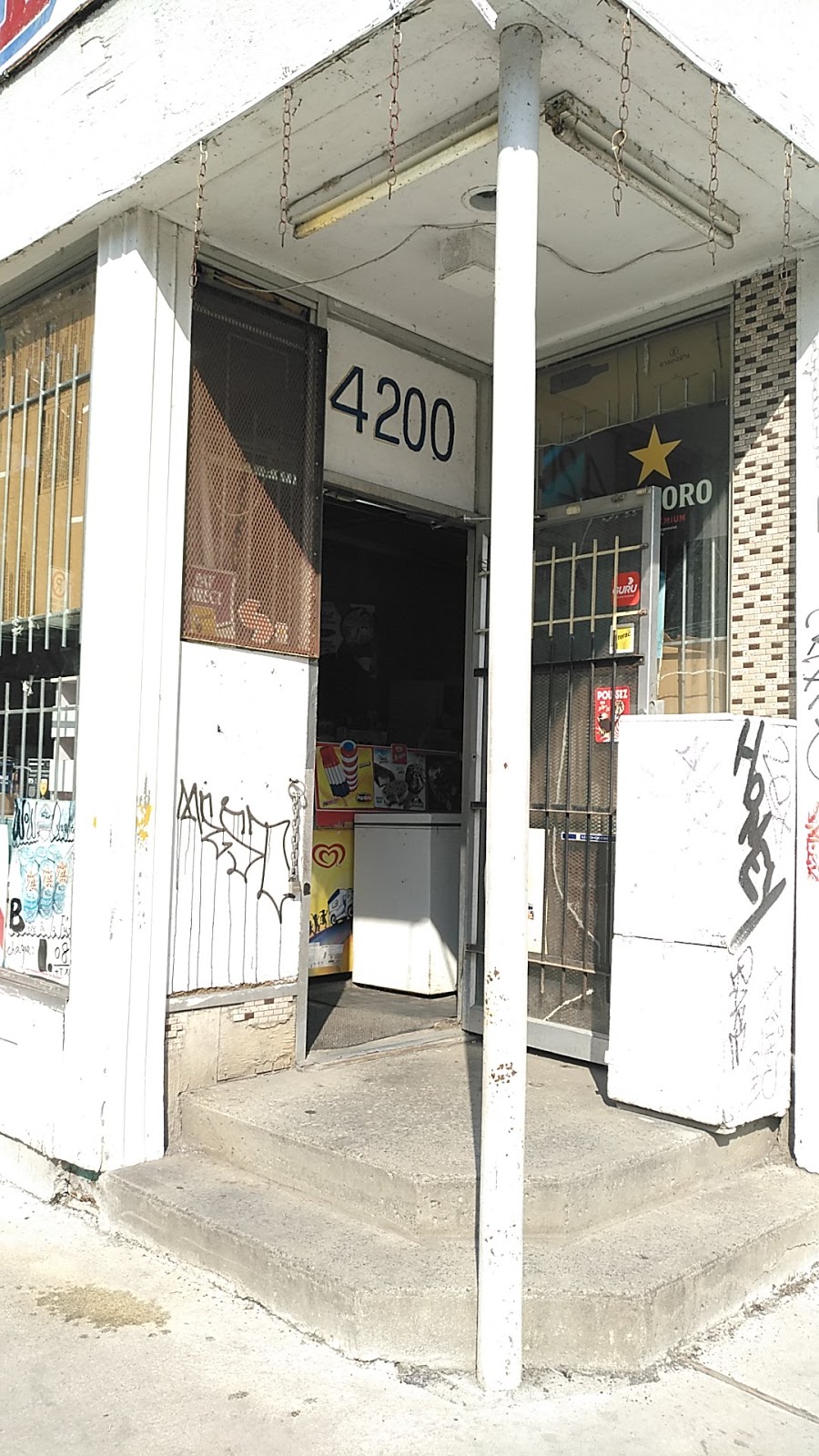 Depanneur Bonheur | 4200 Rue Sainte-Catherine E, Montréal, QC H1V 1X3, Canada | Phone: (514) 564-9598