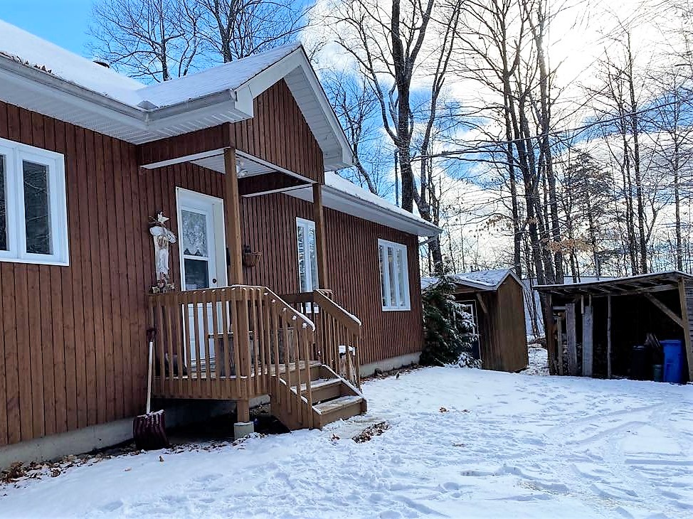 Le Chalet à louer Le Caméléon | 72 Rue du Tour du Lac, Gore, QC J0V 1K0, Canada | Phone: (450) 501-6614
