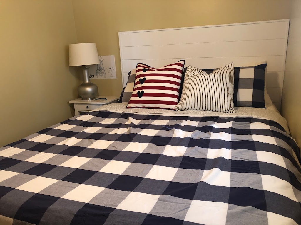 Castaway North Lodge | 1072 Edith Crescent, Gooderham, ON K0M 1R0, Canada | Phone: (905) 315-0844