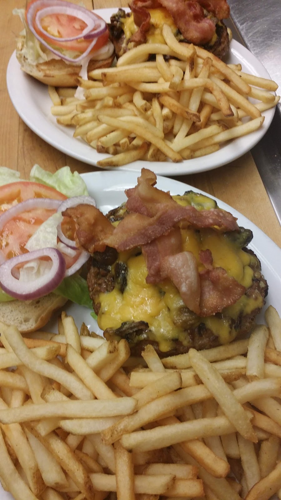 All Jacked Up Bar & Grill | 2020 17 Ave, Didsbury, AB T0M 0W0, Canada | Phone: (403) 335-3555
