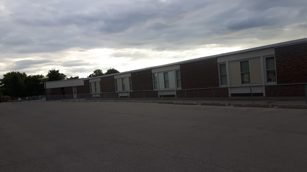 Crestview Public School | school | 153 Montcalm Dr, Kitchener, ON N2B 2R6, Canada | 5198931140 OR +1 519-893-1140