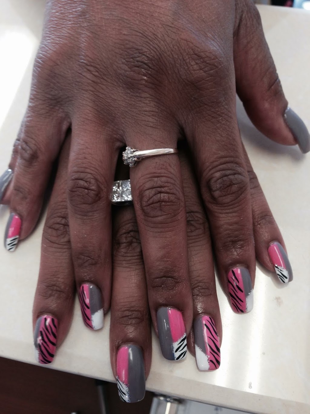 Rose Nails | 7000 McLeod Rd, Niagara Falls, ON L2G 7K3, Canada | Phone: (905) 353-8170