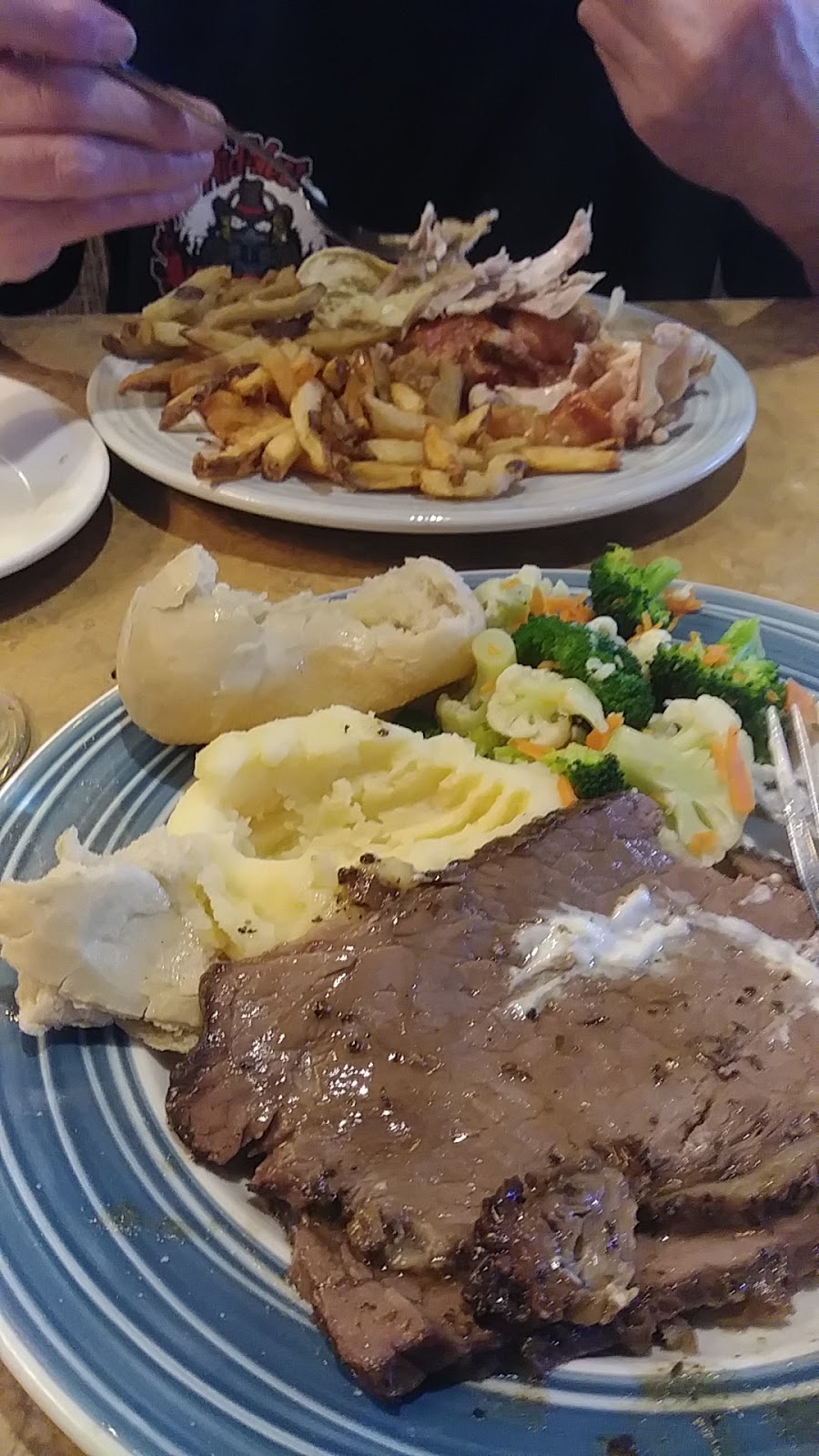 Swiss Chalet | 500 Manning Rd, Windsor, ON N8N 5H3, Canada | Phone: (519) 739-3101